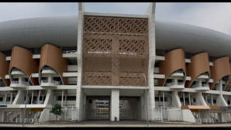 Lilipaly, Egy hingga Struick Resmi Bermarkas di Banten International Stadium : Laga Perdana Menjamu Malut