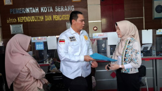 Sidak Disdukcapil Kota Serang, Walikota Budi Rustandi Usulkan Renovasi Ruang Tunggu, Agar Nyaman