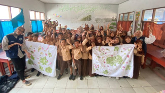 KKM Universitas Bina Bangsa Banten Kenalkan Ecoprint ke Murid SDN Gelam 01 Kota Serang