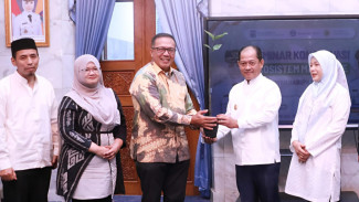 Bibit Mangrove dari Chandra Asri untuk Pemkab Serang, Menahan Abrasi di Pesisir Utara