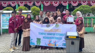 Mahasiswa Uniba Banten Kenalkan Mesin Pengolah Sampah ke Murid SDN 01 Gelam Kota Serang