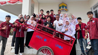 Inovasi Gerobak Sampah Keliling sebagai Wujud Kepedulian Lingkungan di Kelurahan Gelam