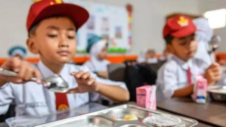 Makanan Tidak Sehat Biasanya dari Kantin, Diaspora: Karyakan Sebagai Pegawai Dapur Sekolah MBG