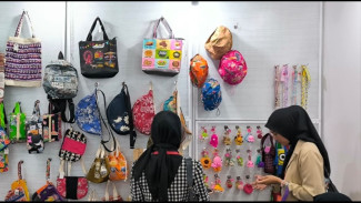 Inisiasi Aprindo di Hari Ritel Nasional 2025, Qorychan Handmade Jadi Sorotan di Asia Fashion Show 2025