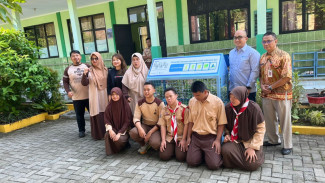 Kolase Menjaga Lingkungan Dengan Memilah Sampah di SKh Negeri 01 Cilegon