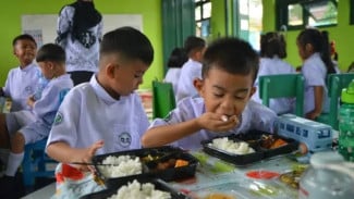 Belajar Program Pendampingan Dapur Sekolah MBG dari Seorang Perempuan Tangguh