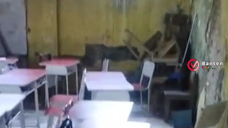 Mengenaskan, SDN Palamakan 1 Kabupaten Serang Rusak Parah, Siswa Terpaksa Belajar Bergantian