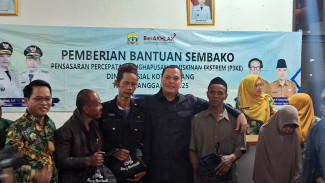Pemkot Serang Salurkan 5.611 Paket Sembako Rp2,2 Miliar, Budi Rustandi Bagikan Langsung ke Penerima Manfaat