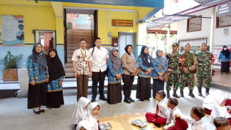 Babinsa dan Babinkamtibmas Dukung Penuh Pelaksanaan Uji Coba Dapur Sekolah di SDN Ngupasan Jogjakarta