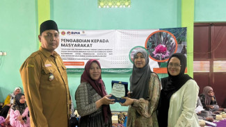 Dosen dan Mahasiswa Pandeglang Sulap Bunga Kecombrang Jadi Minuman Kesehatan, Didanai Hibah Kemdiktisaintek 2025