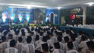 Lantunan Sholawat Gema Malam Hari Santri Nasional 2025 di Al-Fathaniyah, Santri Didorong Jadi Pemimpin Bangsa
