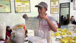 Bulog Lebak dan Pandeglang Kembali Salurkan Beras 20 Kilogram dan Minyak Goreng