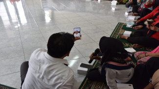 Wali Kota Tangsel Sapa dan Tambah Bantuan bagi 50 KK Terdampak TPA Cipeucang
