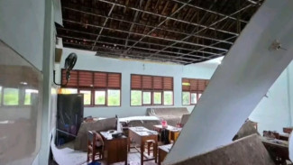 Plafon SMA di Tangerang Ambruk Akibat Hujan Angin, 12 Siswa Luka-luka