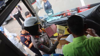 Satlantas Polresta Serkot Lakukan Ramp Check Kendaraan dan Periksa Kesehatan Sopir