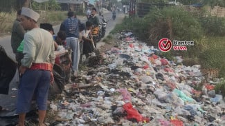 MWCNU Kragilan Langsung Turun Bersihkan Gunungan Sampah, Singgung Krisis Pengelolaan Limbah di Kabupaten Serang