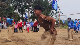 Iti Octavia Jayabaya Kalah Balap Karung di Pesta Rakyat 17an Bersama Demokrat