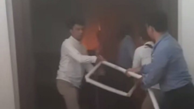 Tiga ruangan Fraksi di DPRD Banten ludes terbakar