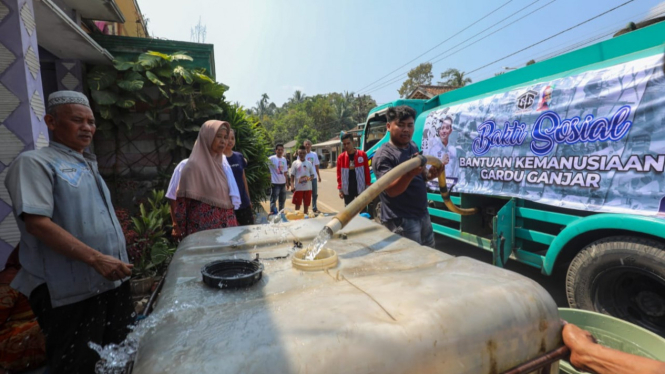 Gardu Ganjar Salurkan air Bersih