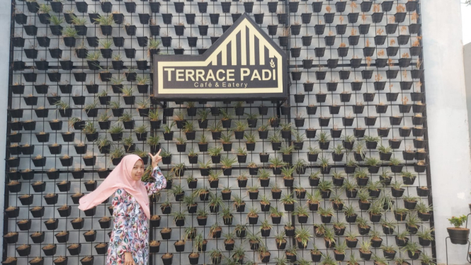 Terrace Padi Cafe di Serang