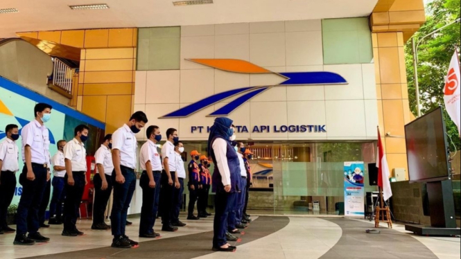 Pegawai di PT KAI Logistik