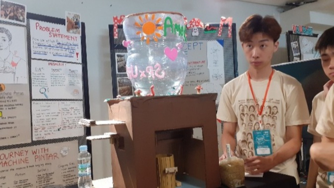 Mahasiswa menunjukkan prototipe pengemasan jamur tiram