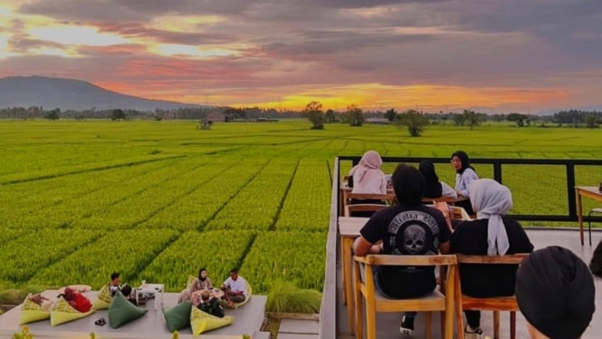 Tempat nongkrong di Serang Banten dengan view sunset.