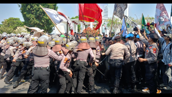 Demonstrasi HUT Banten ke 23 tahun