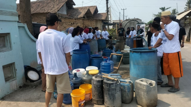Kowarteg Ganjar Salurkan Air Bersih di Kota Serang