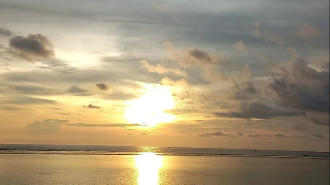 Sunset di Pantai Cibuaya, Ujung Genteng, Sukabumi.