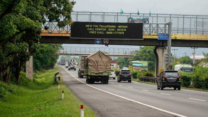 Jalan tol Tangerang Merak.