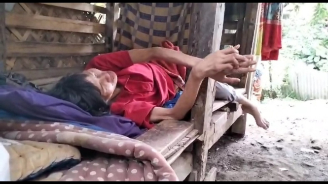 Keluarga lumpuh di Kabupaten Lebak, Banten.
