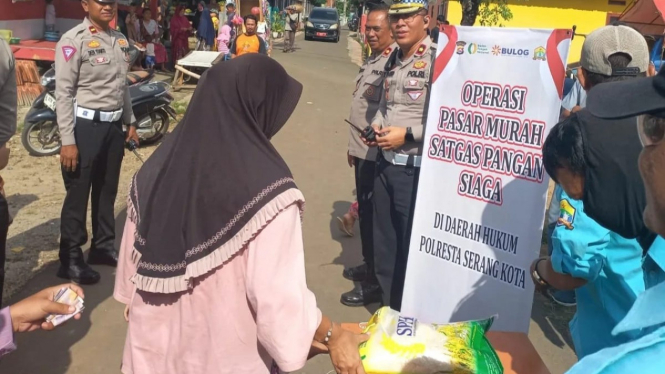 Operasi Pasar Beras Murah Bersama Polri