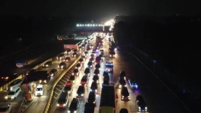 Antrian Kendaraan di Tol Tangerang-Merak