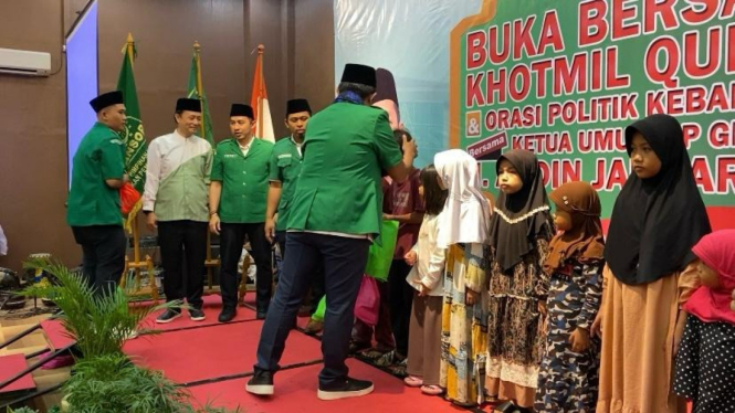 Ansor Banten memberikan santunan kepada anak yatim.
