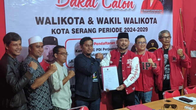 Syamsul Hidayat saat daftar Bacalon Walikota di DPC PDIP Kota Serang