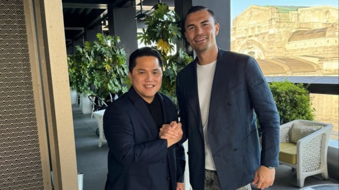 Erick Thohir Bersalaman Dengan Emil Mulyadi