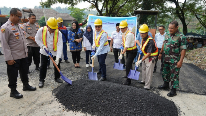 Penggunaan Aspal Plastik di Cilegon