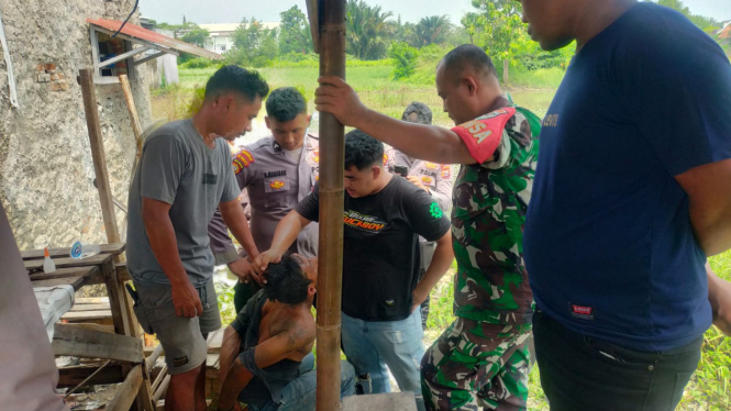 Pria asal Pandeglang saat diamankan petugas karena curi dump truk