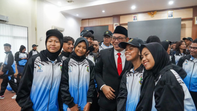 Walikota Cilegon Melepas Atlet ke Popda XI di Kota Tangerang