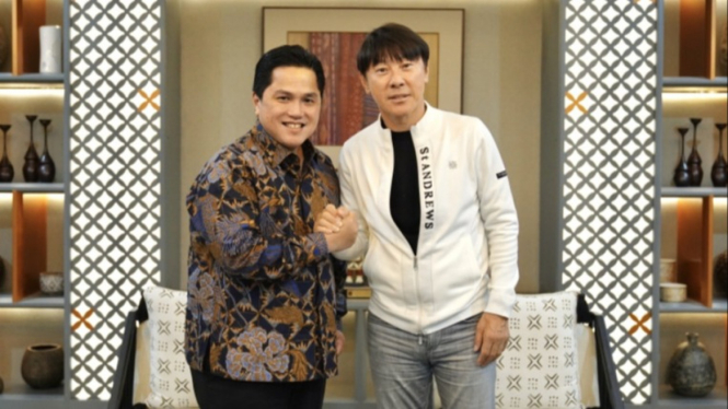 Ketua PSSI Erick Thohir bersama Shin Tae Yong