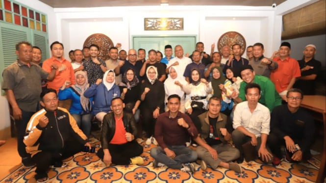 Buruh bersama Airin Rachmi Diany di Pilgub Banten 2024.