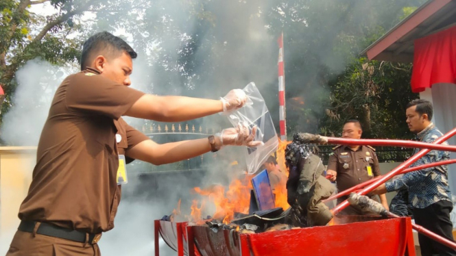 Pemusnahan barang bukti di Kejari Tangerang