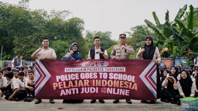 Polisi goes to shcool