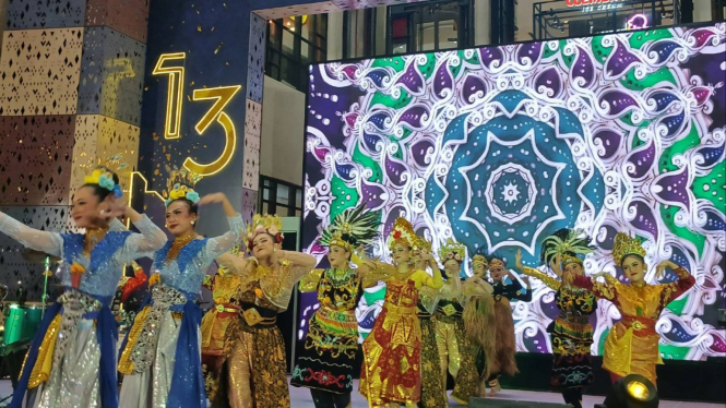 Pertunjukkan tarian tradisional di Tangerang City Mall