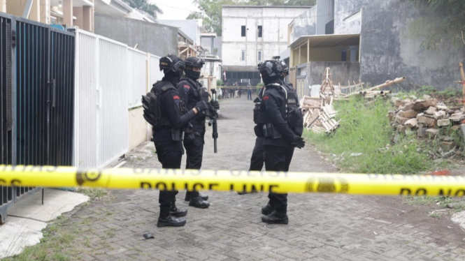 Penjagaan Rumah Calon Pengantin Bom Bunuh Diri