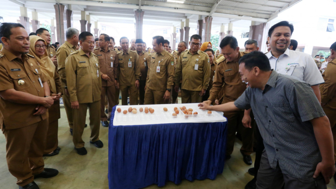 Pegawai Kota Tangerang kumpulkan telur