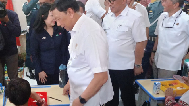 Wiranto Pantau Uji Coba Makan Siang Gratis di Cilegon.