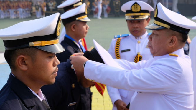 Pelantikan perwira transportasi laut