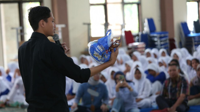 Pelajar Cilegon Diberi Pemahaman Memilah Sampah.